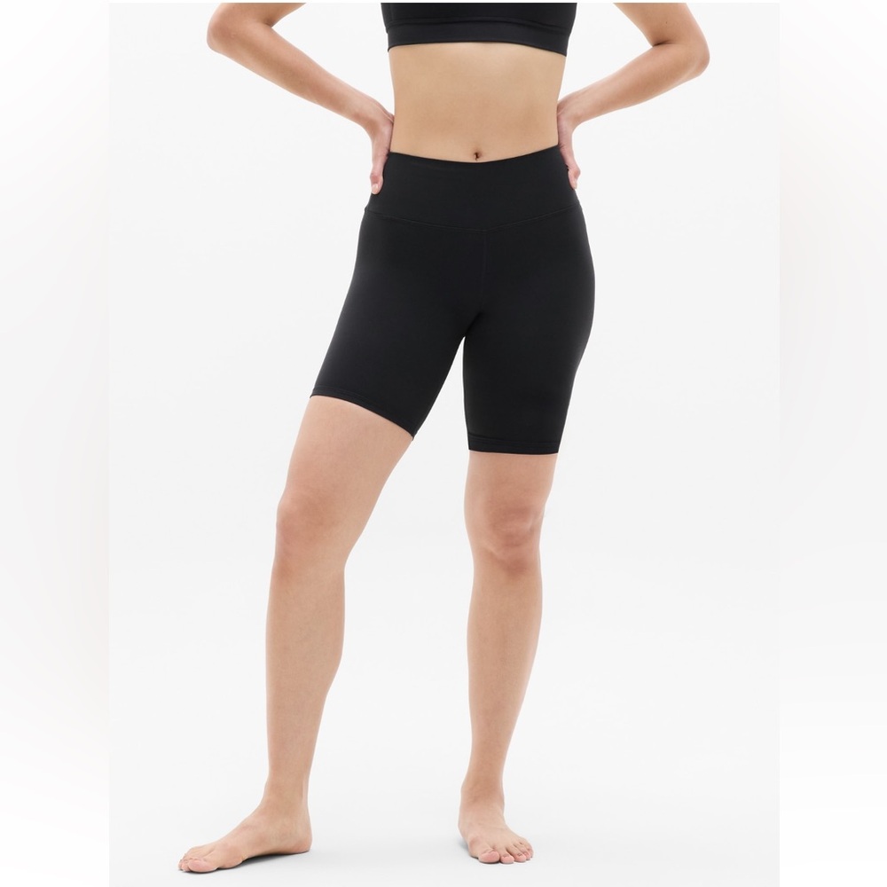 NWT‎ Athleta Transcend High Rise 7" Short, Black, Size Small